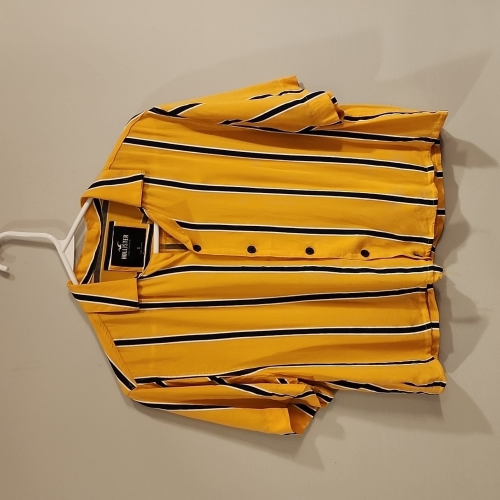Hollister Yellow and Navy Cropped striped top. Size small
